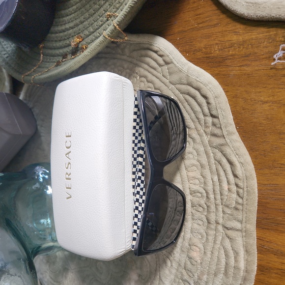 Versace sunglasses gently used.  Like new - Picture 7 of 10